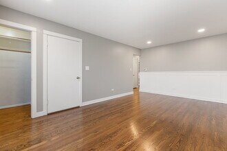 311 Maple Ave, Unit B in Downers Grove, IL - Foto de edificio - Building Photo