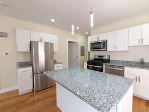 2 Sacramento St, Unit 2 in Cambridge, MA - Building Photo - Building Photo