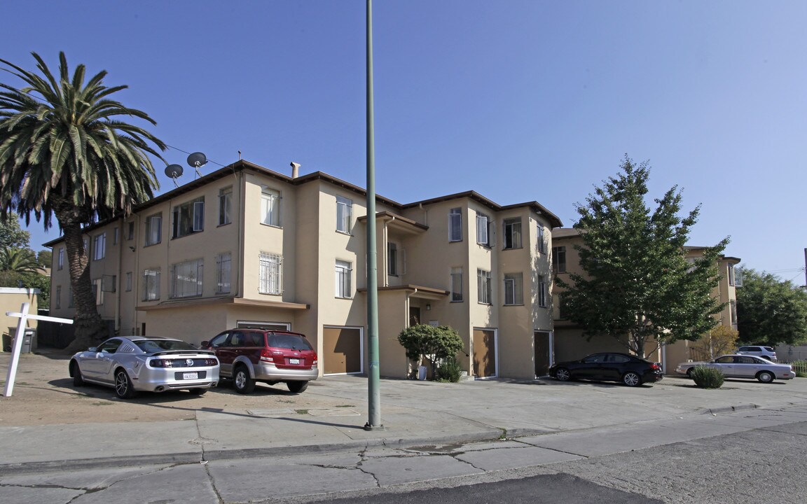 3104-3112 14th Ave in Oakland, CA - Foto de edificio