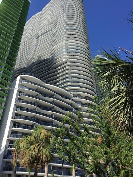 1750 N Bayshore Dr, Unit 1603 in Miami, FL - Building Photo - Building Photo
