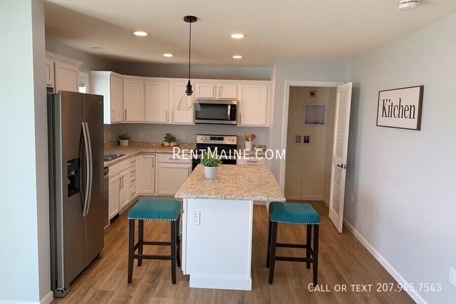 208 Rocky Rdg Dr in Hermon, ME - Building Photo - Building Photo