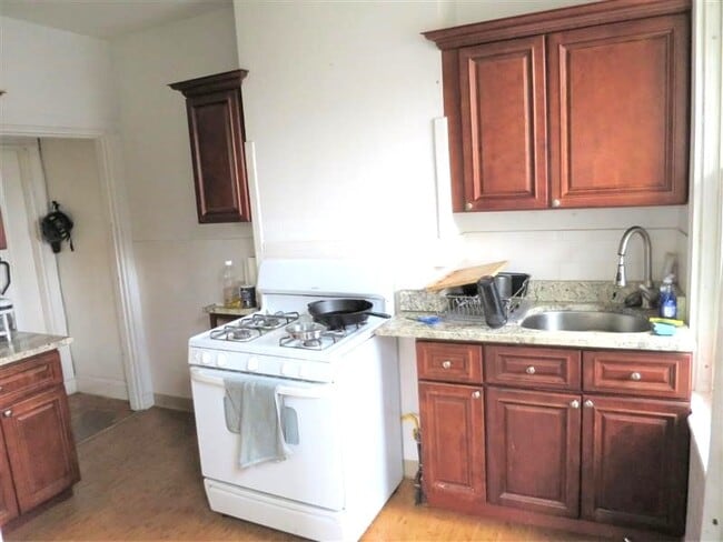 21 Putnam Ave, Unit 17-B