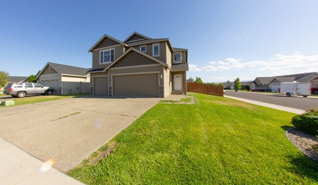 210 Hailey Ct in Ellensburg, WA - Building Photo - Building Photo