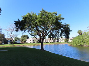 2659 Carambola Cir N in Coconut Creek, FL - Building Photo - Building Photo