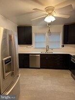 2211 32nd Pl SE in Washington, DC - Building Photo