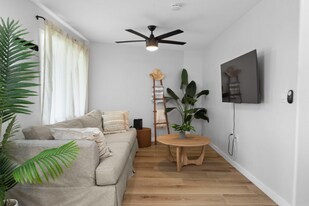 54-100-100 Kamehameha Hwy in Hauula, HI - Building Photo