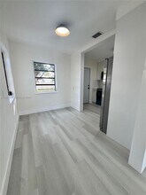 10521 NW 35th Ct in Miami, FL - Building Photo - Building Photo