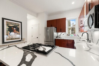 39 Mount Vernon St, Unit 2 in Boston, MA - Building Photo - Building Photo