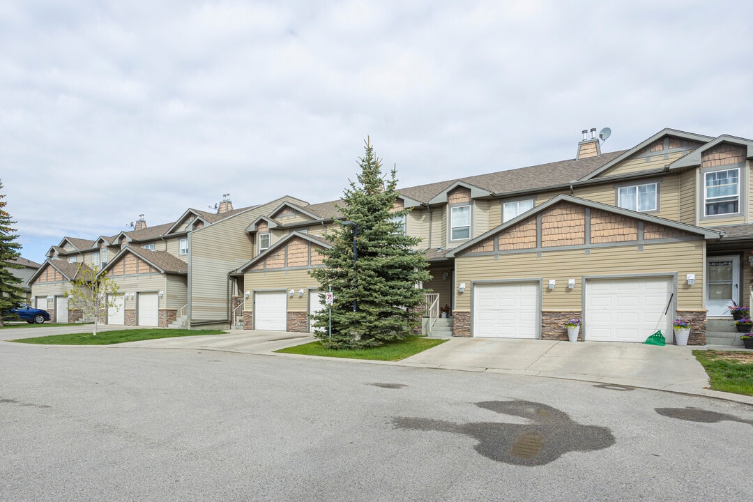 Spring Meadows in Okotoks, AB - Building Photo