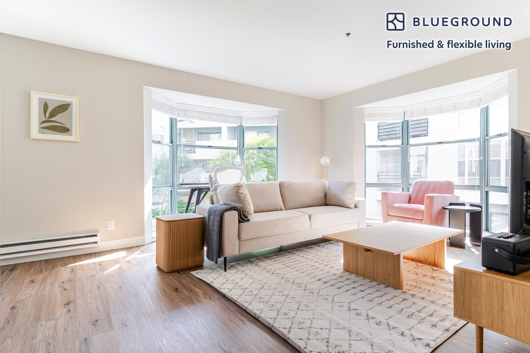 1 Bayside Village Pl in San Francisco, CA - Building Photo