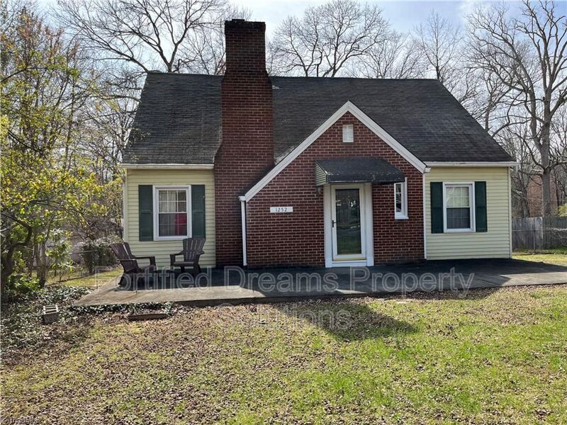 1252 Brookwood Dr in Winston-Salem, NC - Building Photo
