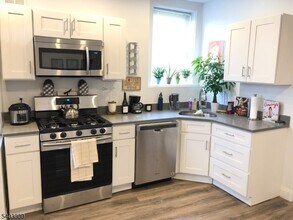 81 Glenridge Ave, Unit 2 in Montclair, NJ - Building Photo - Building Photo