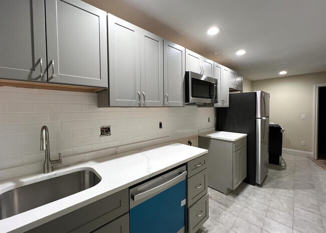 14 Linnaean St, Unit 8