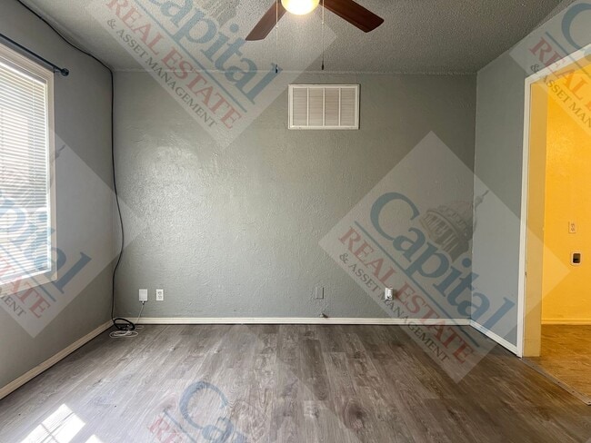 219 E Douglas Dr in Midwest City, OK - Building Photo - Building Photo