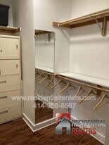 1028 E Juneau Ave in Milwaukee, WI - Building Photo