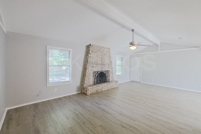 168 Creekview Dr E in Red Oak, TX - Foto de edificio - Building Photo