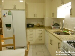 63 Fairbanks St, Unit 2 in Boston, MA - Building Photo - Building Photo