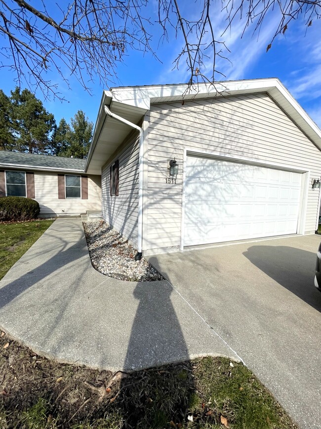 1509 Manor Ln, Unit 1511 Manor Lane in Mt. Pleasant, MI - Foto de edificio - Building Photo