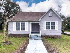 2615 W Jackson St in Pensacola, FL - Building Photo - Building Photo