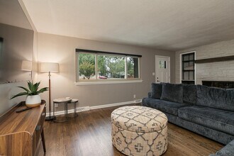 1936 E Greenwood St in Springfield, MO - Building Photo - Building Photo