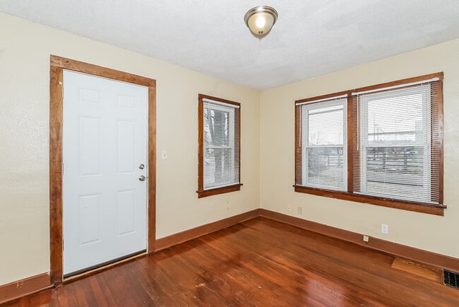 106 9th Ave N in Hopkins, MN - Building Photo - Building Photo