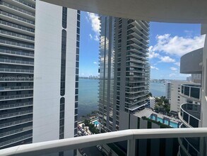 601 NE 23rd St in Miami, FL - Foto de edificio - Building Photo
