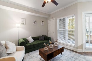 590 James Maxwell Rd in Atlanta, GA - Building Photo