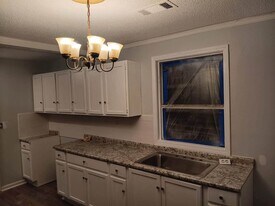 215 Dunn Dr in Montgomery, AL - Building Photo