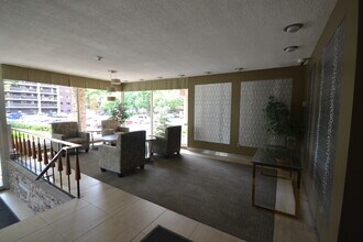 Wilmot Park Plaza in Winnipeg, MB - Building Photo - Building Photo