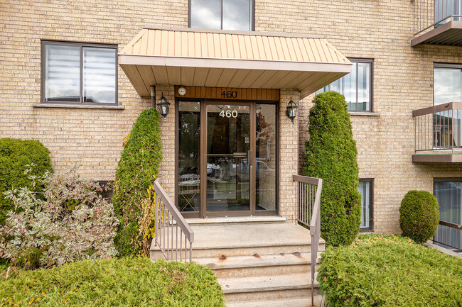 460 Clapin Pl in Laval, QC - Building Photo - Building Photo