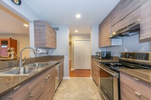 971 Bloomfield Ave in Glen Ridge, NJ - Building Photo