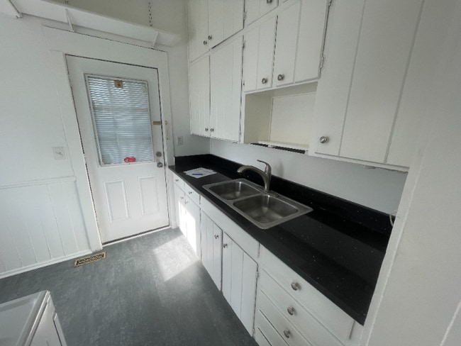 221 N Davison St in Davison, MI - Foto de edificio - Building Photo