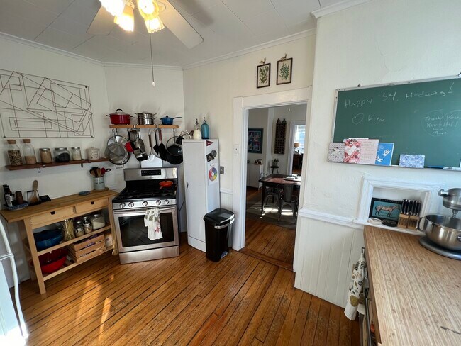 12 Hancock St, Unit 2T in Somerville, MA - Building Photo - Building Photo