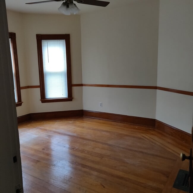 149 Cedar St, Unit #2 in Wellesley, MA - Foto de edificio - Building Photo