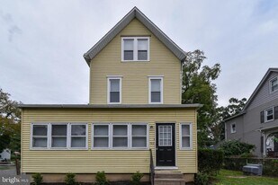 702 Parry Ave in Palmyra, NJ - Building Photo