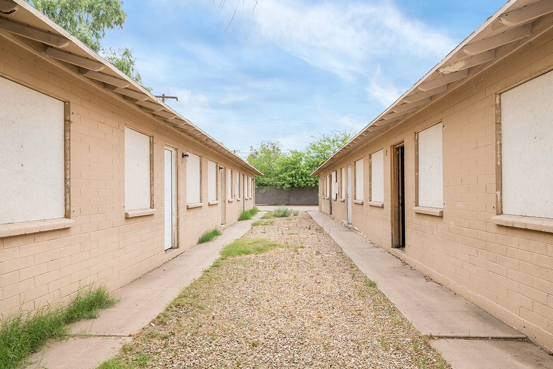 Chief Jackon in Phoenix, AZ - Building Photo