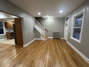 42 Vanderbilt Ave in Pleasantville, NY - Building Photo - Building Photo