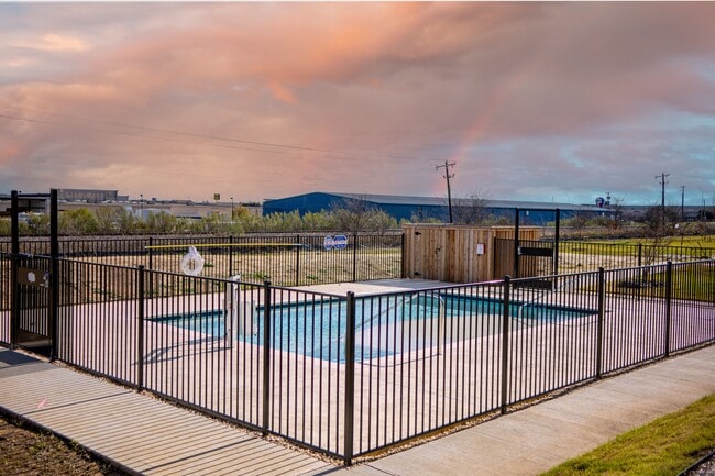 Camden Crossing in Burleson, TX - Foto de edificio - Building Photo