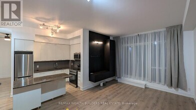 9471 Yonge St in Richmond Hill, ON - Building Photo - Building Photo