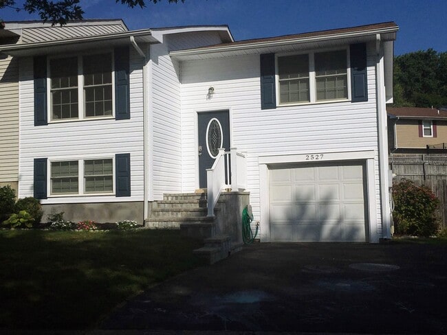 2527 Vivaldi Ln in Gambrills, MD - Foto de edificio - Building Photo