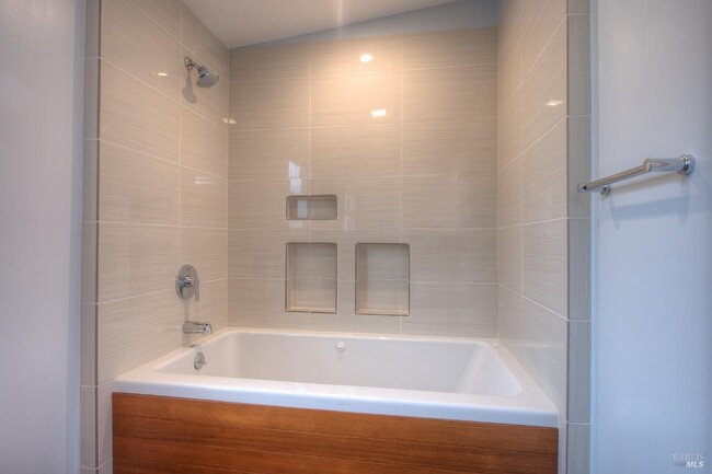 104 Willow Ave in Corte Madera, CA - Foto de edificio - Building Photo