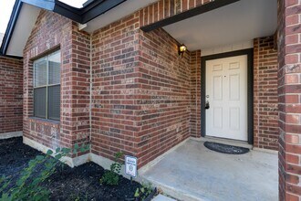 9647 Barbwire in San Antonio, TX - Building Photo - Building Photo