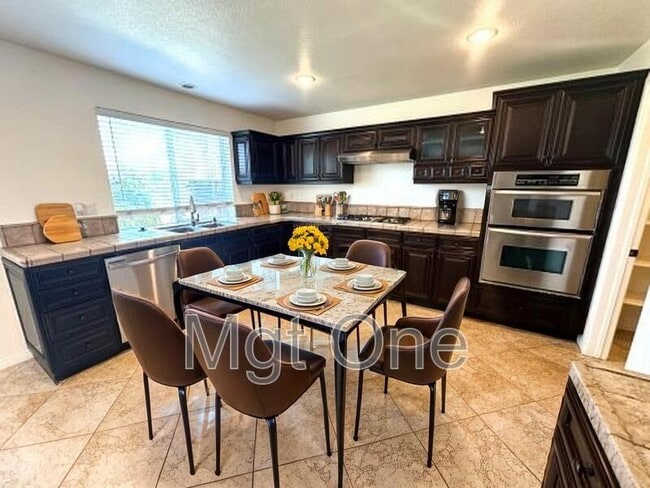11026 Evergreen Loop in Corona, CA - Building Photo - Building Photo
