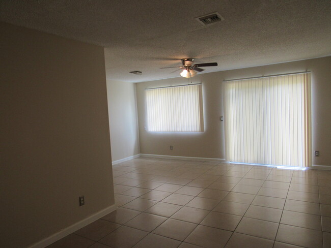 5005 Pier Dr in Greenacres, FL - Building Photo - Building Photo