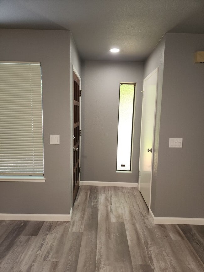 8616-8618 La Riviera Dr in Sacramento, CA - Building Photo - Building Photo