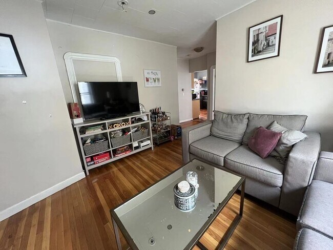 49 Porter St, Unit #3 in Somerville, MA - Building Photo - Building Photo