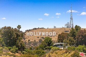 2005 Beachwood Dr in Los Angeles, CA - Building Photo - Building Photo