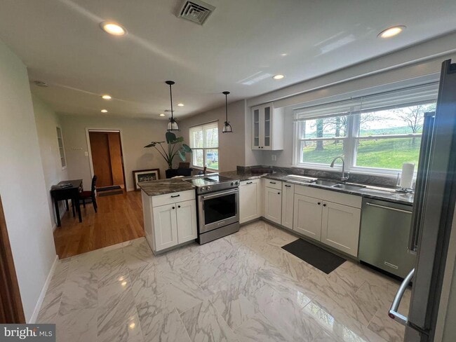 property at 5472 Merry Oaks Rd