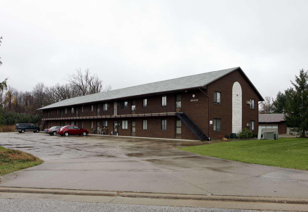 Greentree Place in Canton, OH - Building Photo