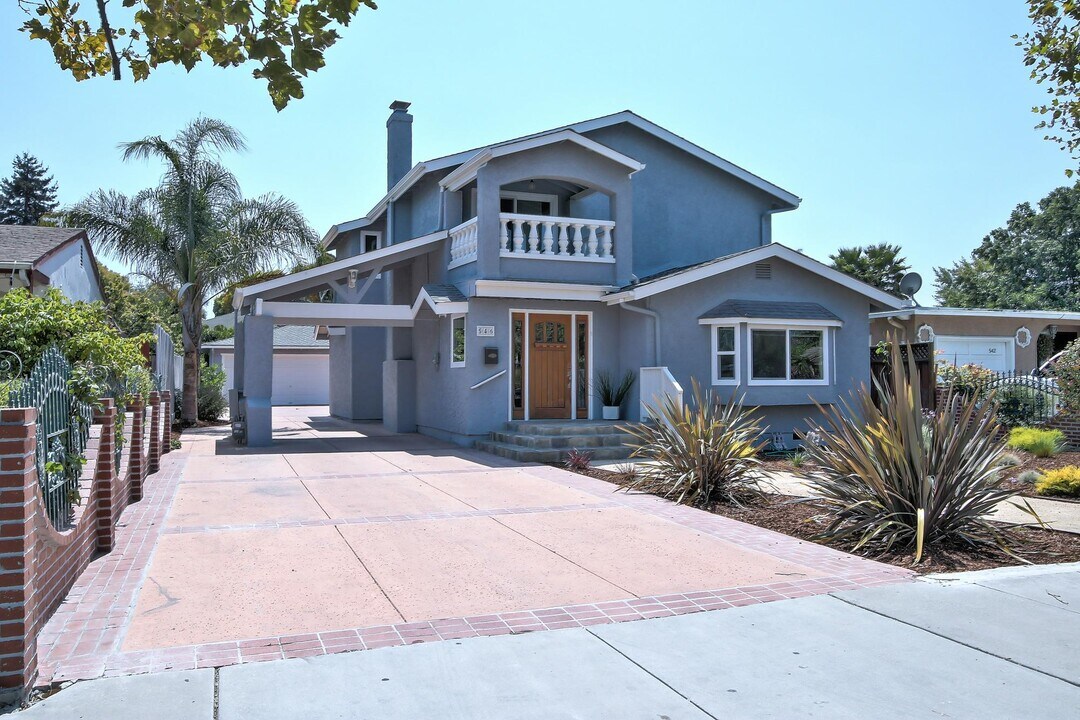 546 Hamilton Ave in Menlo Park, CA - Building Photo